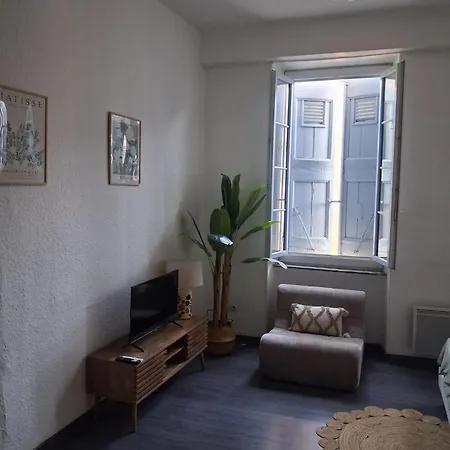 A 50 Pas De La Cite